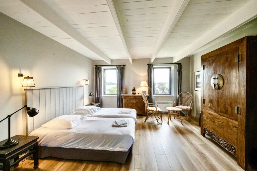 Chambre familiale de la maison de l’île de Sieck, idéale pour une location d’île privée en Bretagne